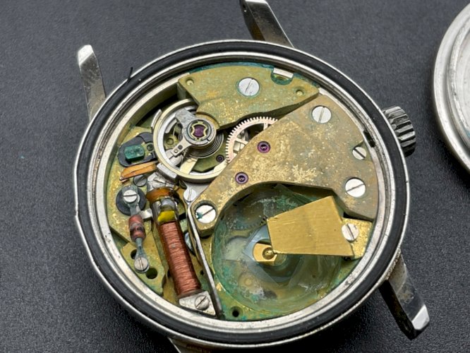 ANCIENNE MONTRE LIP MÉCANIQUE plongée NL80.