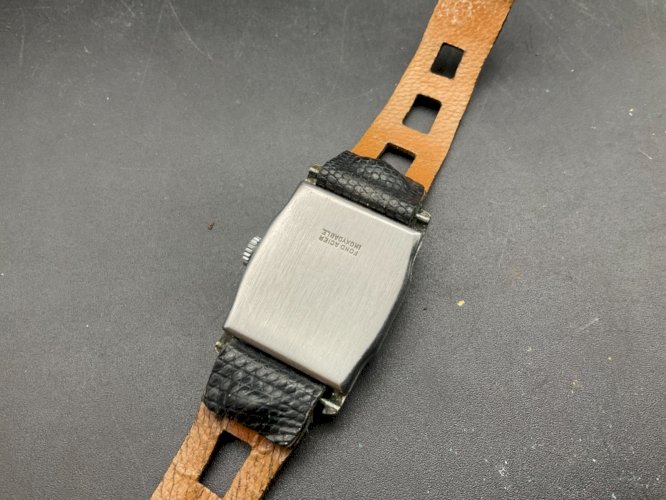 ANCIENNE MONTRE MÉCANIQUE ELVES ART DÉCO TANKS.