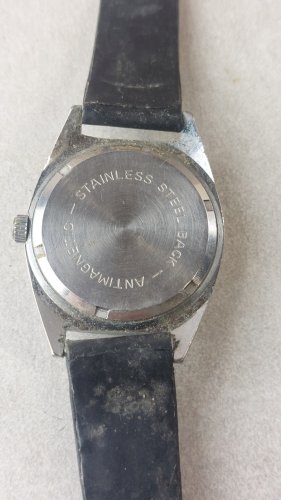 Ancienne montre mécanique, Isa ^