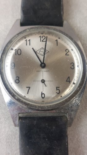 Ancienne montre mécanique, Isa ^