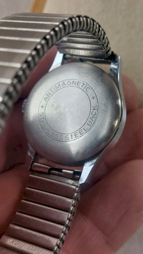 Ancienne montre mécanique, Karex ^