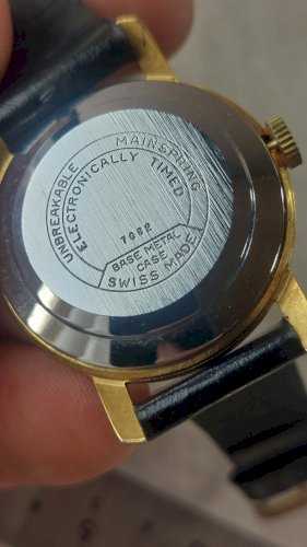 Ancienne montre mécanique, Lado