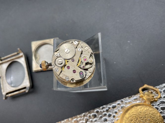 ANCIENNE MONTRE MÉCANIQUE MATY ART DÉCO TANKS.