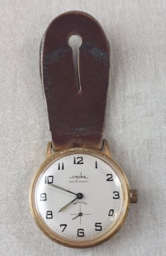Ancienne montre mécanique, Smoke