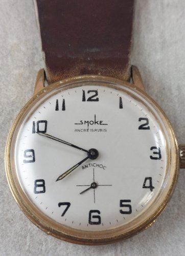 Ancienne montre mécanique, Smoke
