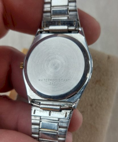 Ancienne montre Quartz, Lip dateur, vintage