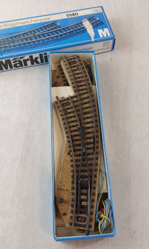 Ancienne paire d'aiguillages électromagnétiques enroulés, Märklin 5140, en HO