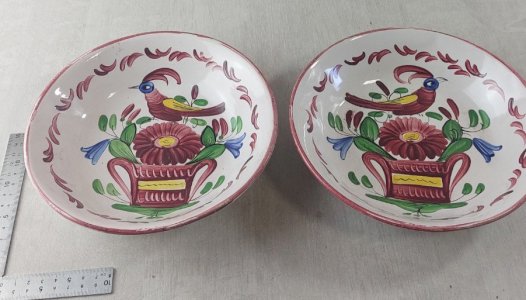 Ancient pair of deep plates, bird decoration, earthenware from the East / Islettes