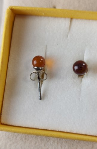 Ancienne paire de boucles d'oreilles, boules ambres, en argent massif