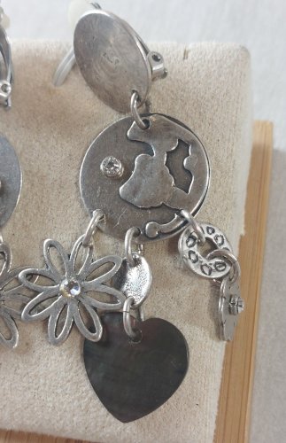 Ancienne paire de boucles doreilles clip, Guillemets, en métal argenté, vintage