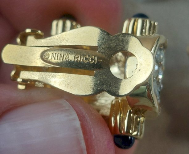 Ancienne paire de boucles d'oreilles clip, Nina Ricci ^