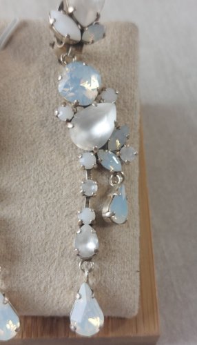 Ancienne paire de boucles doreilles clip, Synthetic Paris, vintage