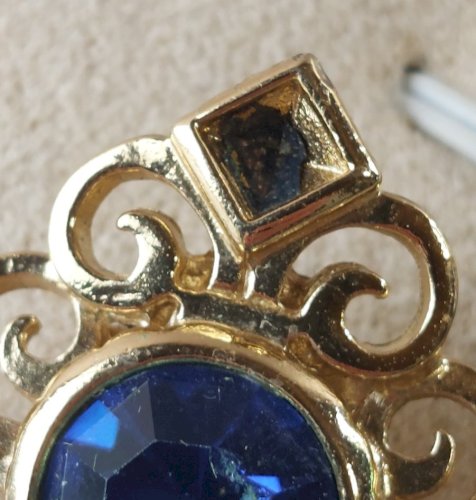 Ancienne paire de boucles d'oreilles clips, décor strass, Yves Saint Laurent