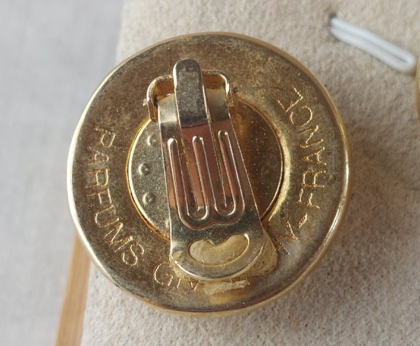 Ancienne paire de boucles d'oreilles clips, en métal doré, Givenchy ^