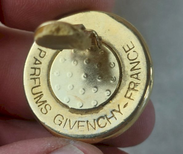 Ancienne paire de boucles d'oreilles clips, en métal doré, Givenchy ^