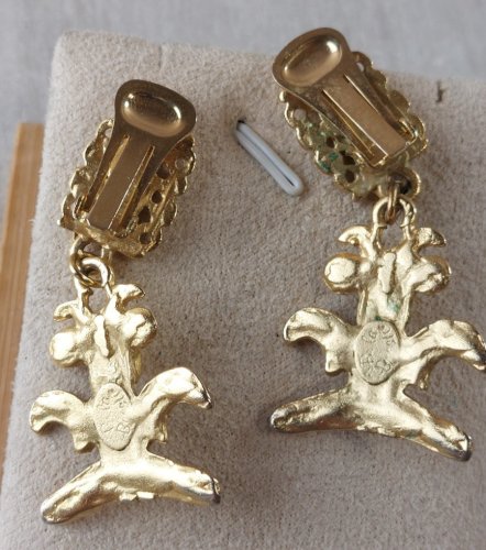 Ancienne paire de boucles d'oreilles clips, en métal doré, Inca, Balaboosté