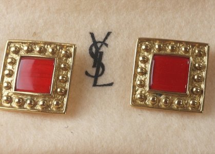 Ancienne paire de boucles d'oreilles clips, Robert Goossens, Yves Saint Laurent
