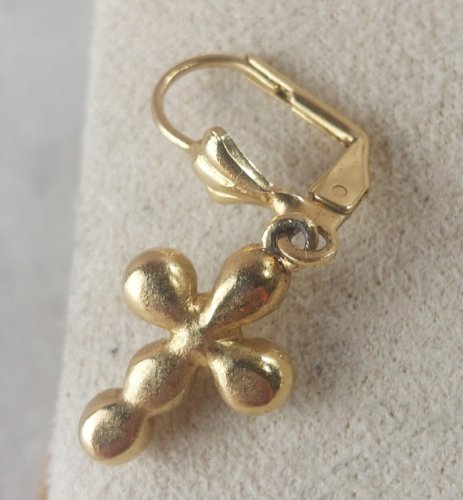 Ancienne paire de boucles doreilles, croix religieuses, métal doré et perles