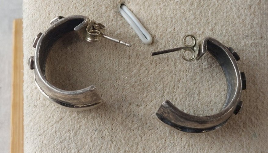 Ancienne paire de boucles d'oreilles, décor marcassites, en argent massif