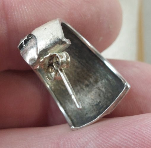 Ancienne paire de boucles d'oreilles, décor marcassites, en argent massif