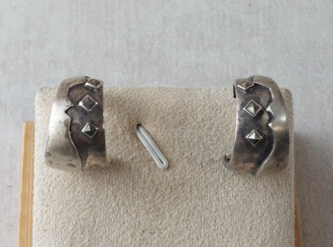 Ancienne paire de boucles d'oreilles, décor marcassites, en argent massif