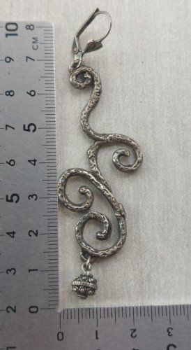 Ancienne paire de boucles d'oreilles, en argent