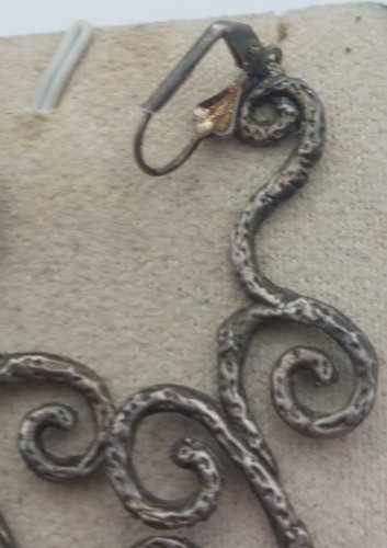 Ancienne paire de boucles d'oreilles, en argent