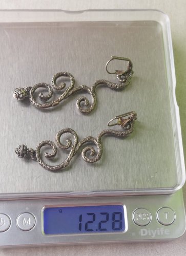 Ancienne paire de boucles d'oreilles, en argent