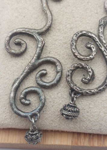 Ancienne paire de boucles d'oreilles, en argent