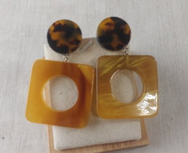 Ancienne paire de boucles d'oreilles, en résine, vintage ^