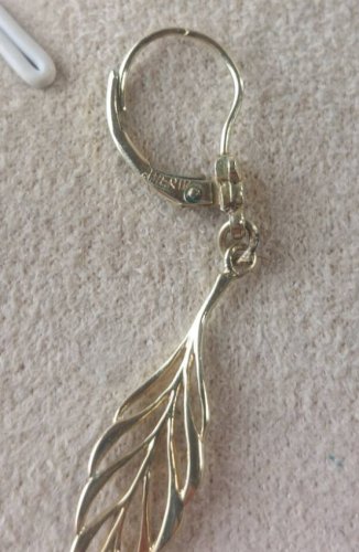 Ancienne paire de boucles d'oreilles, forme plume, en métal doré, K&L ^