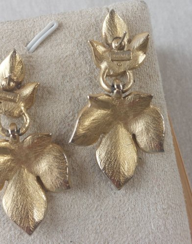Ancienne paire de boucles d'oreilles, Kunio Matsumoto, Trifari ^