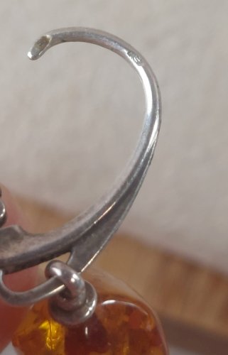Ancienne paire de boucles doreilles pendantes, en argent et ambre
