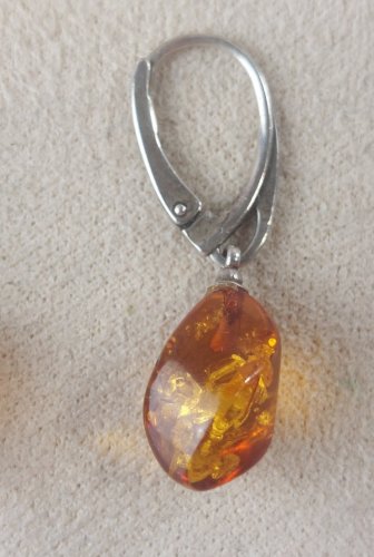 Ancienne paire de boucles doreilles pendantes, en argent et ambre