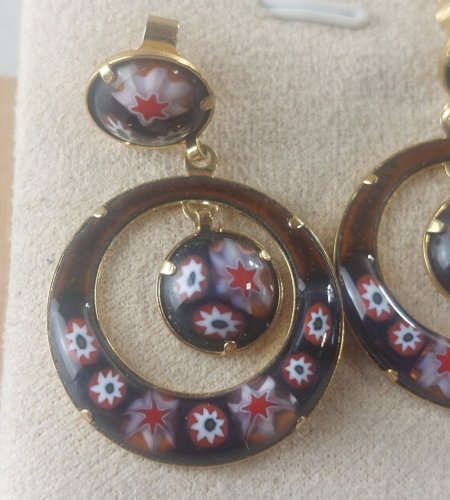 Ancienne paire de boucles doreilles pendantes rondes, Millefiori