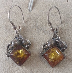 Vintage pair of earrings, amber stone and sterling silver.