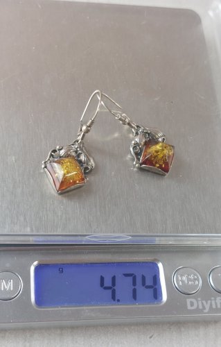 Ancienne paire de boucles doreilles, pierre ambre et argent massif