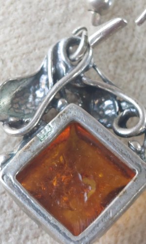 Ancienne paire de boucles doreilles, pierre ambre et argent massif