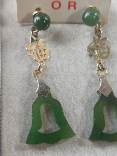 Ancienne paire de boucles d'oreilles, pierres jade, Chine, en plaqué or