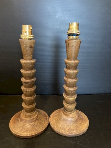 ancienne paire de Bougeoir vintage en bois sculpté torsadé dans leur jus