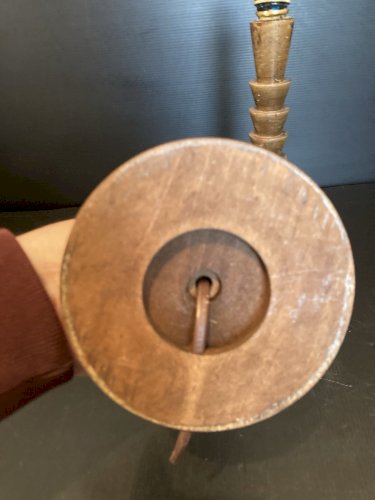 ancienne paire de Bougeoir vintage en bois sculpté torsadé dans leur jus