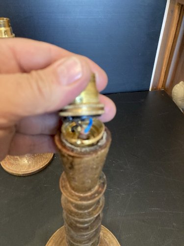 ancienne paire de Bougeoir vintage en bois sculpté torsadé dans leur jus