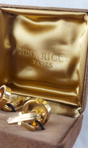 Ancienne paire de bouton de manchette, en plaqué or, Nina Ricci