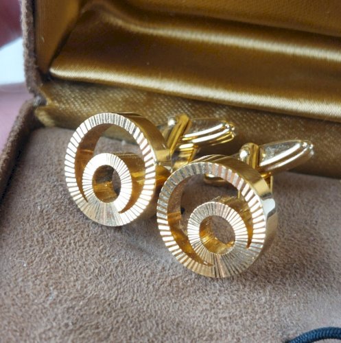 Ancienne paire de bouton de manchette, en plaqué or, Nina Ricci