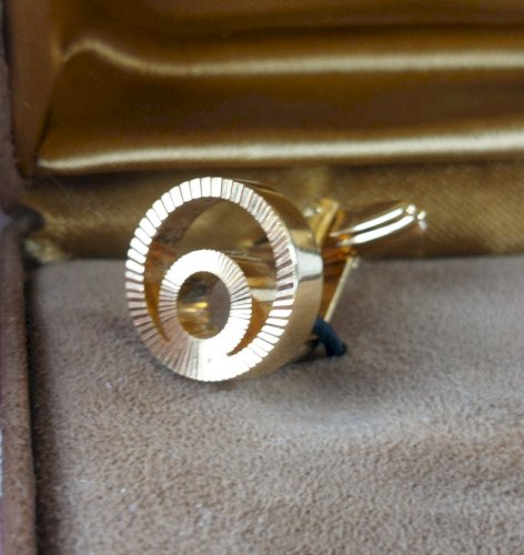 Ancienne paire de bouton de manchette, en plaqué or, Nina Ricci