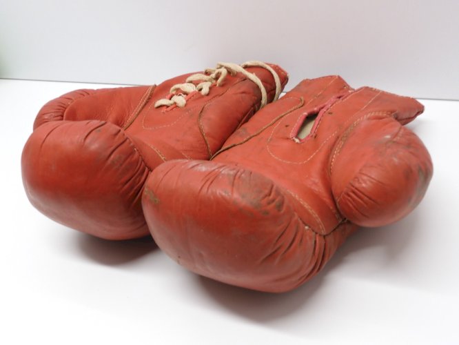 -ANCIENNE PAIRE DE GANTS DE BOXE EN CUIR début XXe JUS GRENIER DECO COLLECTION D
