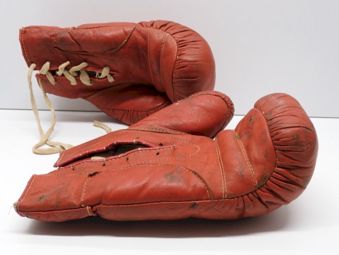 -ANCIENNE PAIRE DE GANTS DE BOXE EN CUIR début XXe JUS GRENIER DECO COLLECTION D