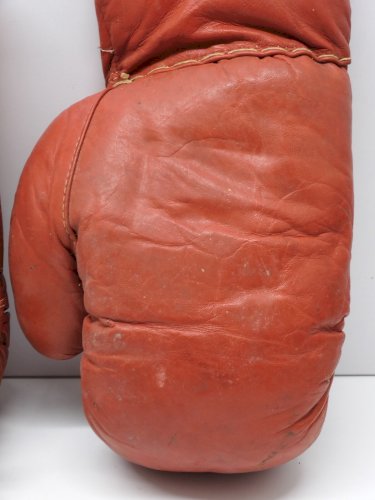 -ANCIENNE PAIRE DE GANTS DE BOXE EN CUIR début XXe JUS GRENIER DECO COLLECTION D