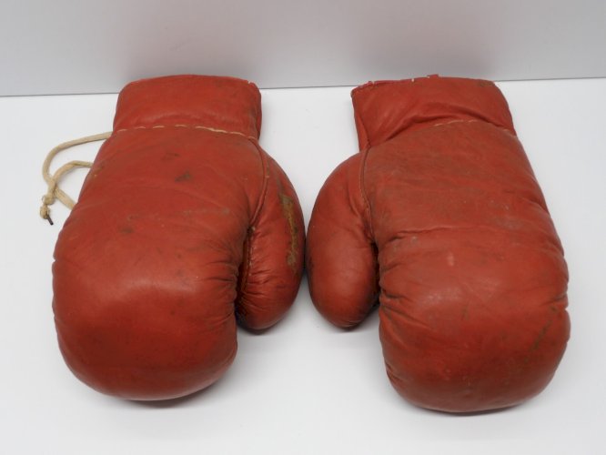 -ANCIENNE PAIRE DE GANTS DE BOXE EN CUIR début XXe JUS GRENIER DECO COLLECTION D