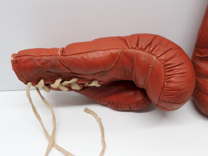 -ANCIENNE PAIRE DE GANTS DE BOXE EN CUIR début XXe JUS GRENIER DECO COLLECTION D